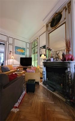 Maison - 385 m² - 9 pièces