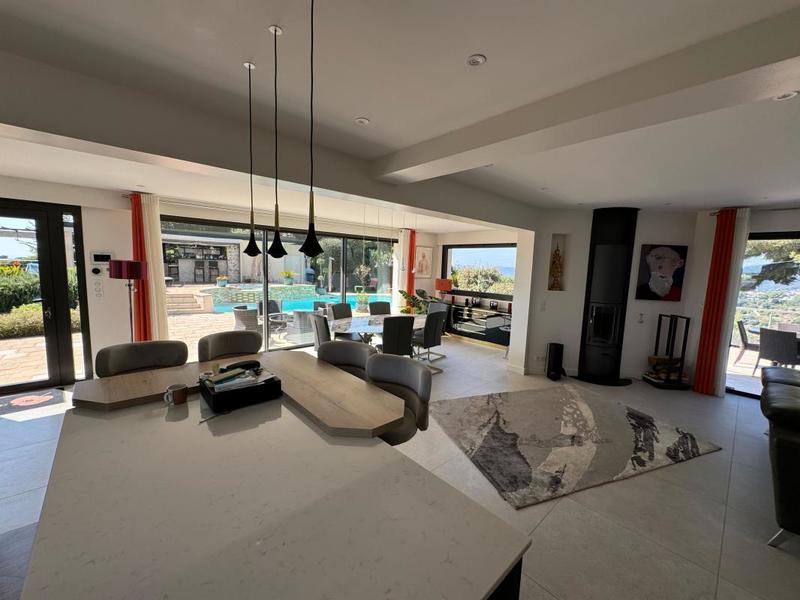 Villa - 358 m² - 10 pièces