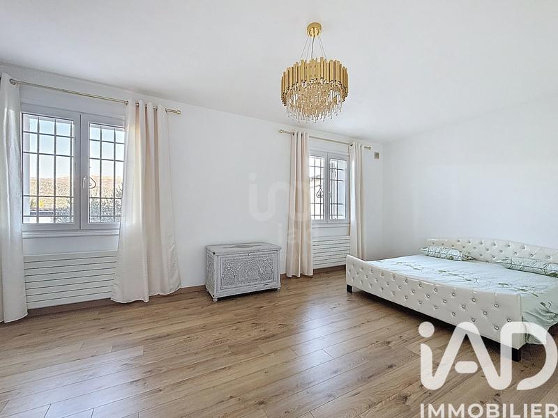 Maison - 251 m² - 7 pièces