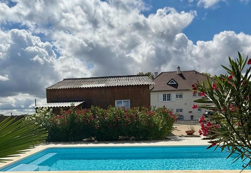 Propriété - 280 m² - 15 pièces