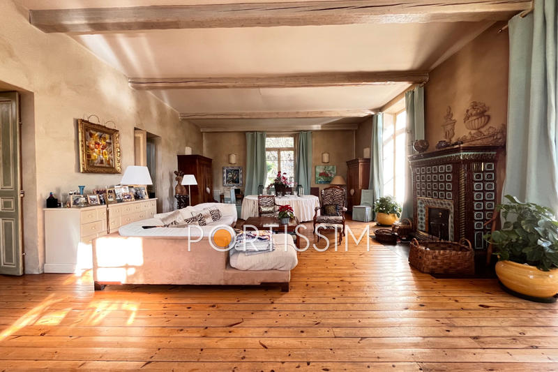 Maison - 368 m² - 10 pièces