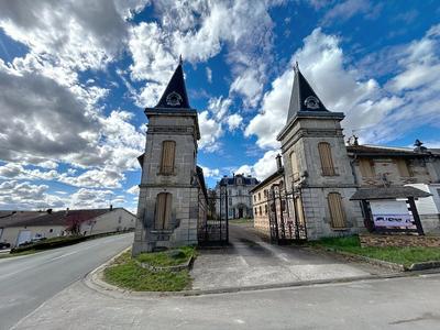 Château - 250 m² - 16 pièces