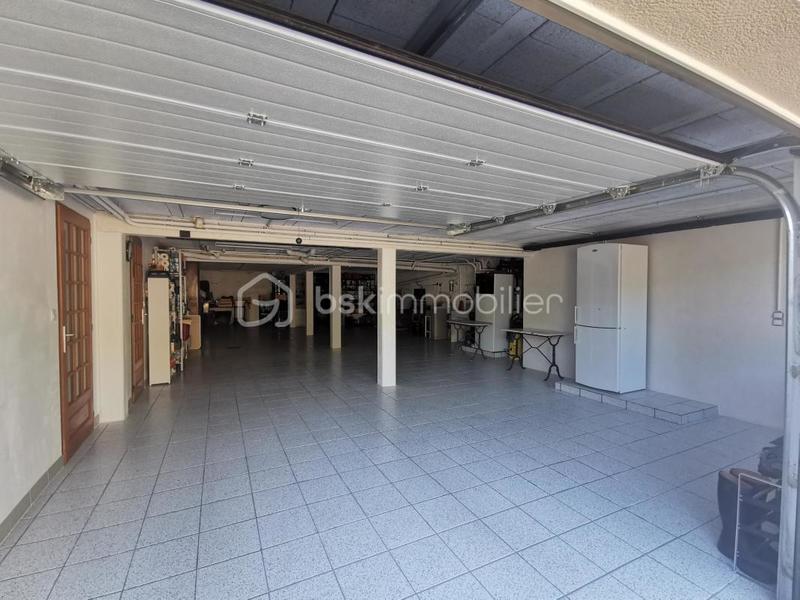 Maison - 181 m² - 7 pièces