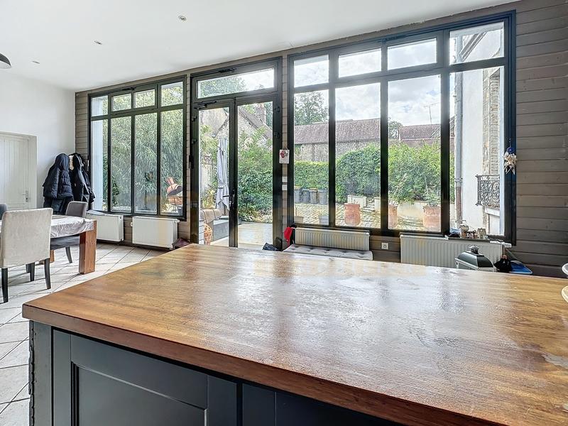 Maison - 280 m² - 11 pièces