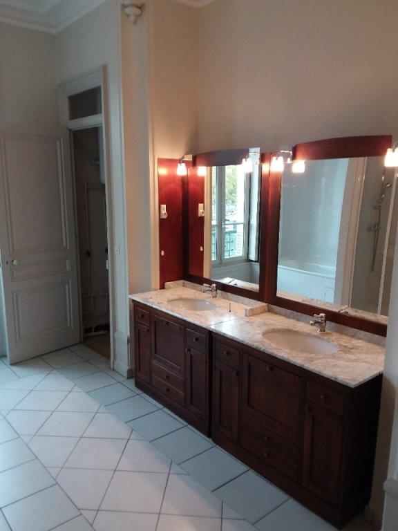 Appartement - 220 m² - 6 pièces