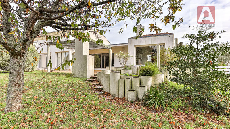 Maison - 290 m² - 12 pièces