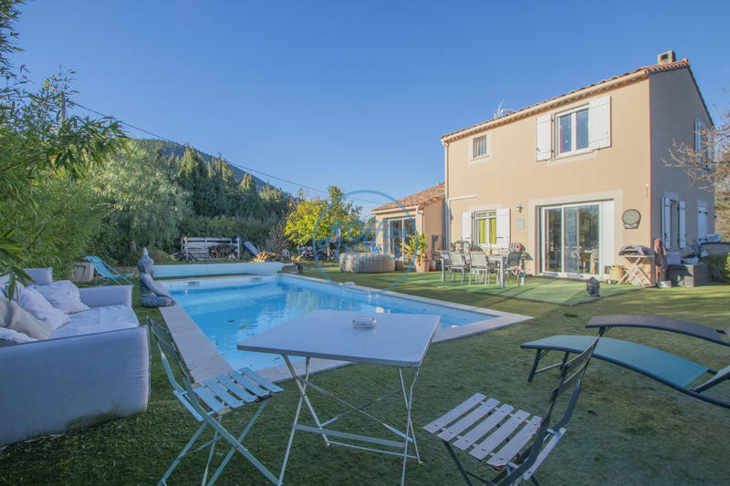 Maison - 104 m² - 4 pièces