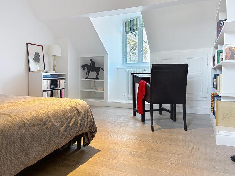 Appartement ancien - 153 m² - 5 pièces