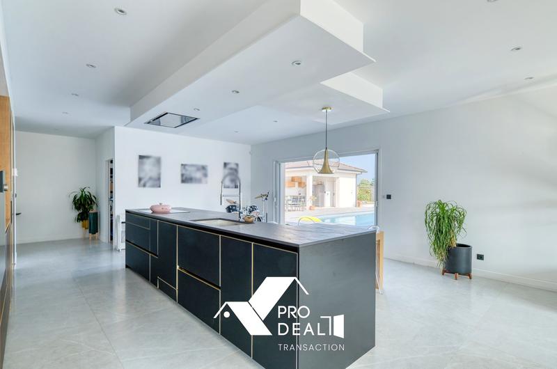 Maison contemporaine - 260 m² - 8 pièces