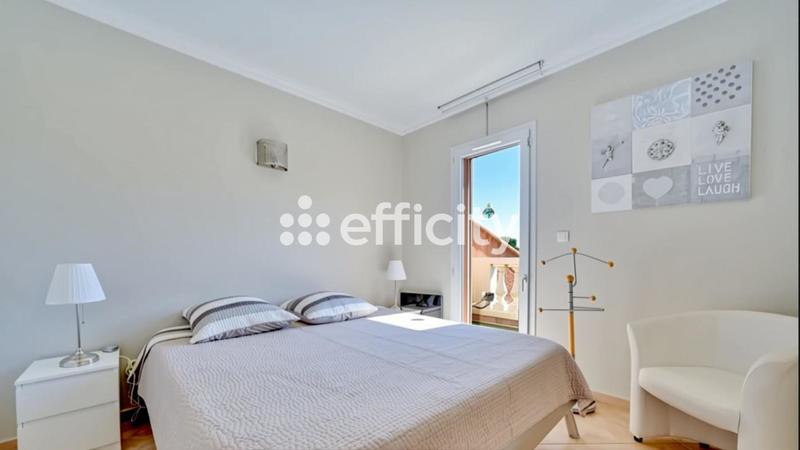 Maison - 278 m² - 9 pièces