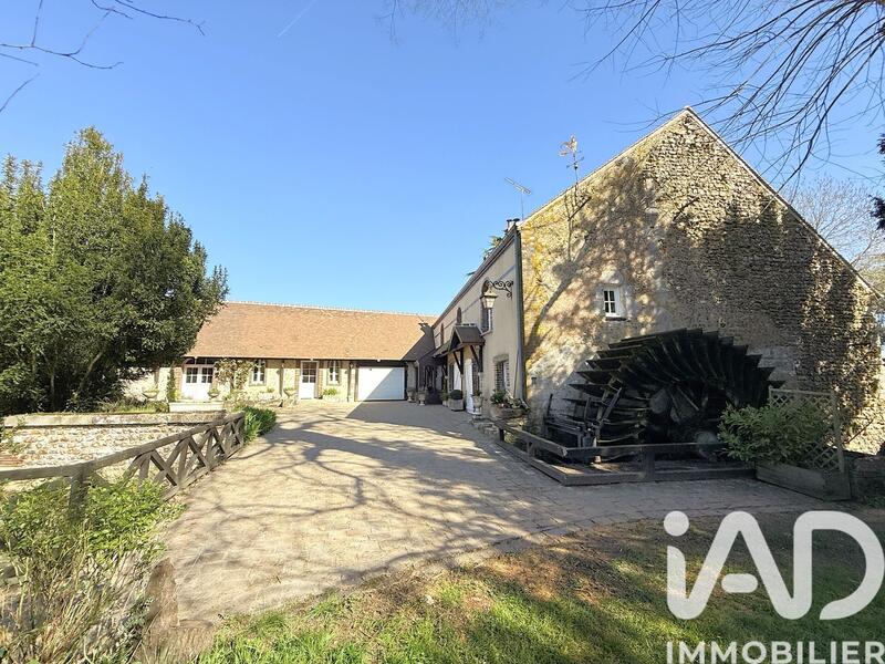 Maison - 325 m² - 12 pièces