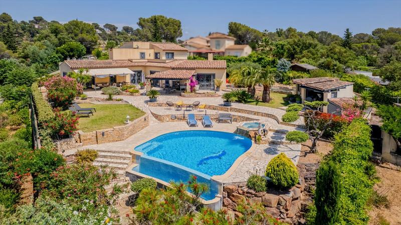 Villa - 196 m² - 4 pièces