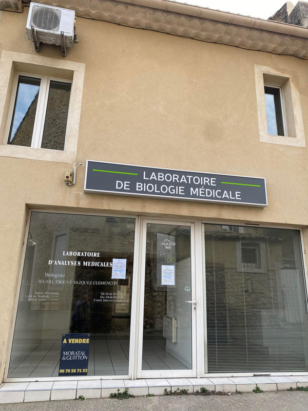 Local commercial - 150 m² - 3 pièces