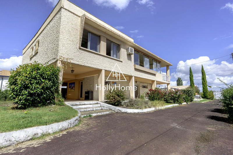 Maison - 170 m² - 8 pièces