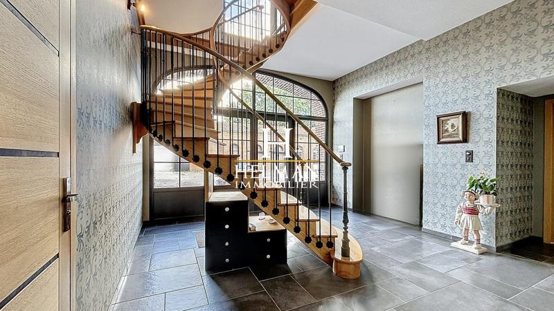 Maison - 600 m² - 10 pièces