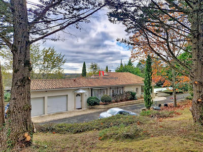 Maison traditionnelle - 152 m² - 6 pièces