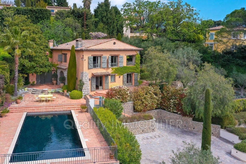 Maison - 236 m² - 6 pièces