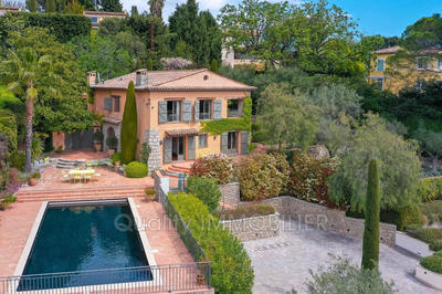 Maison - 236 m² - 6 pièces