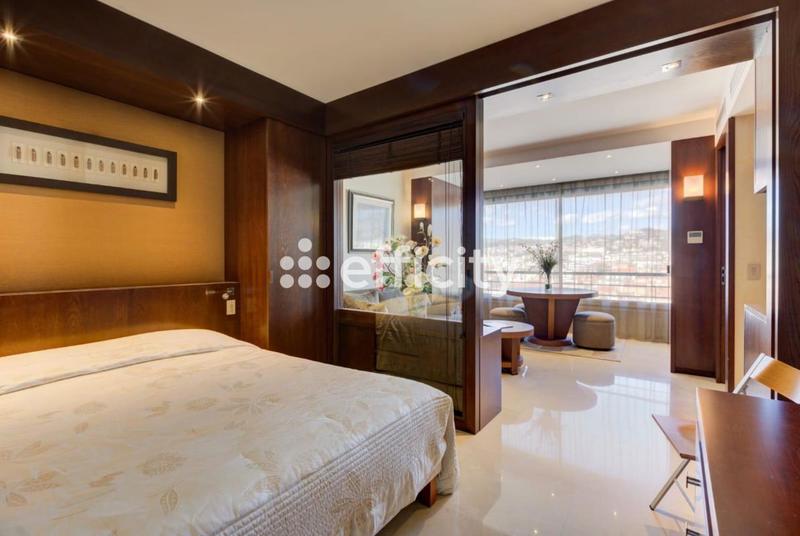 Appartement - 268 m² - 7 pièces