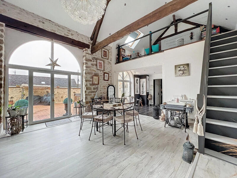 Maison - 285 m² - 8 pièces