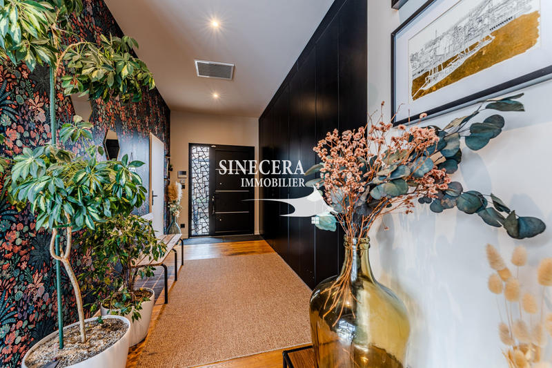 Villa - 285 m² - 8 pièces