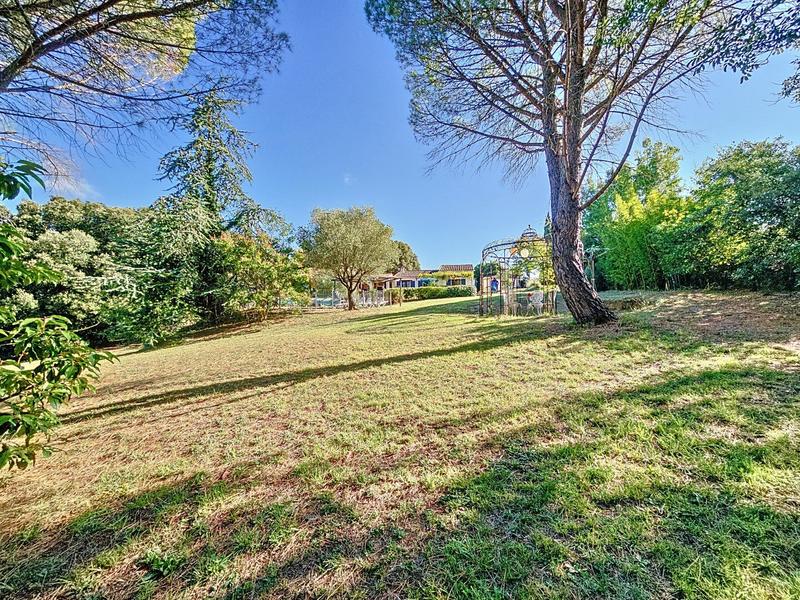 Villa - 100 m² - 5 pièces