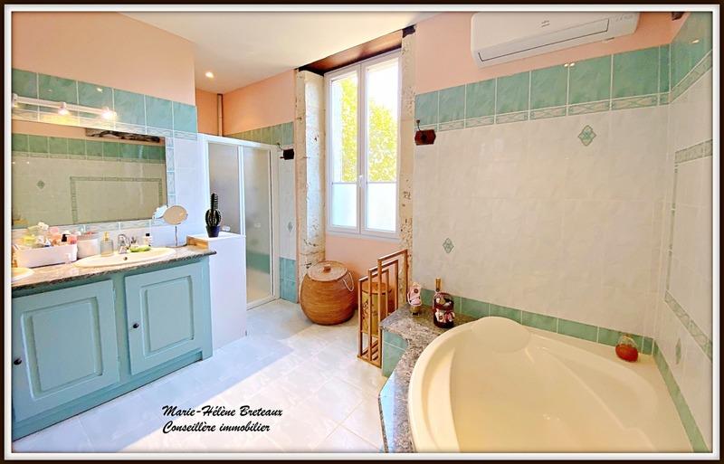 Maison - 310 m² - 9 pièces