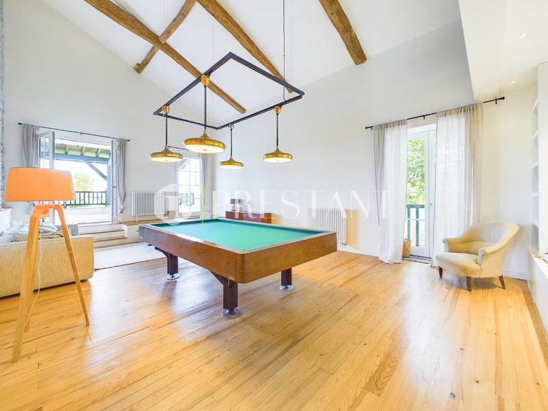 Maison - 410 m² - 10 pièces