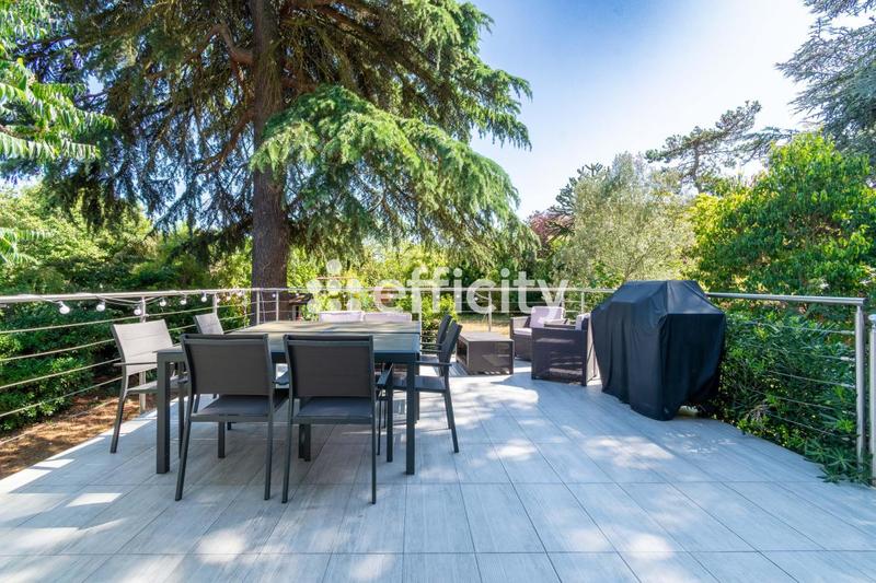 Maison - 182 m² - 8 pièces
