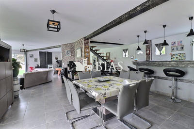 Maison contemporaine - 230 m² - 7 pièces