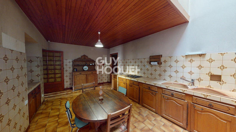 Maison - 230 m² - 10 pièces