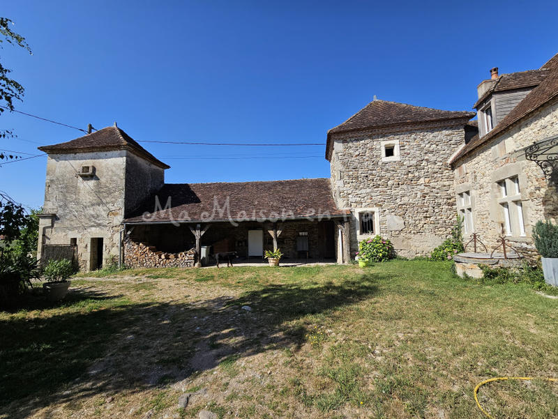 Maison - 318 m² - 8 pièces