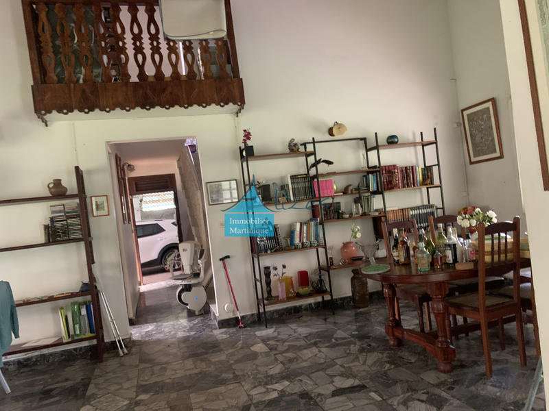 Maison - 230 m² - 6 pièces