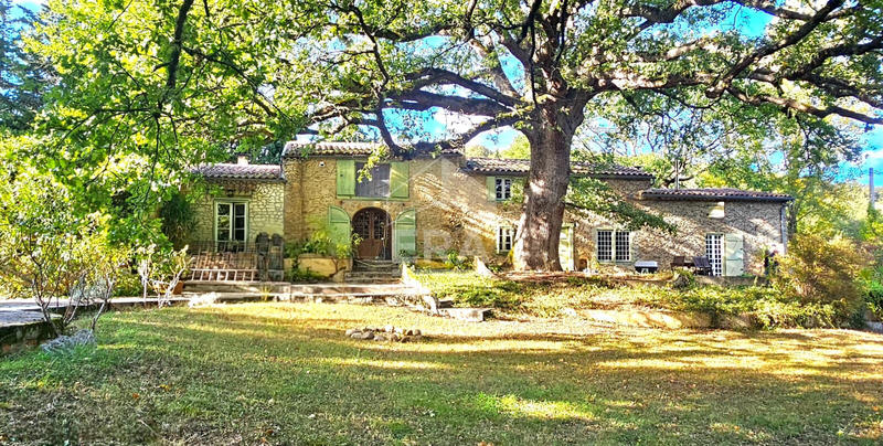 Maison - 192 m² - 5 pièces