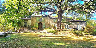 Maison - 192 m² - 5 pièces