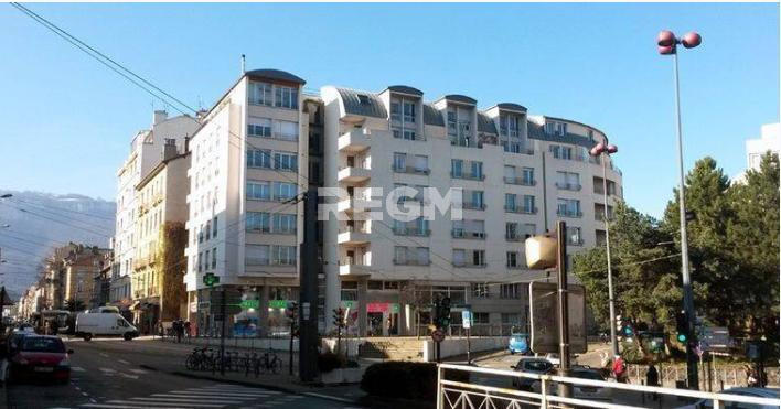 Duplex - 97 m² - 6 pièces