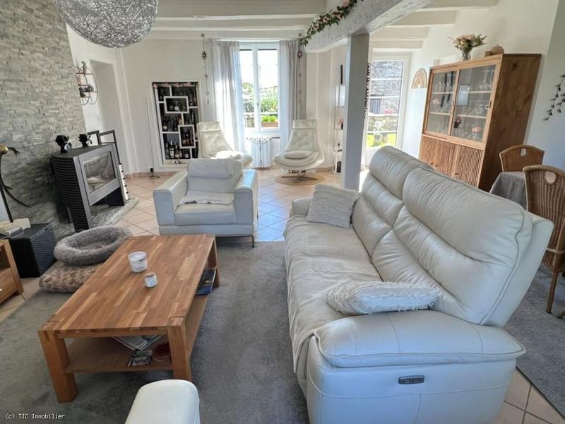 Maison - 218 m² - 7 pièces