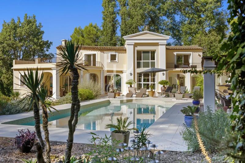 Villa - 226 m² - 10 pièces