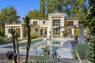 Villa - 226 m² - 10 pièces