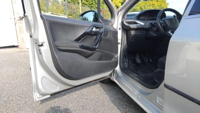 Peugeot 208 I 1.2 PureTech 110 Allure