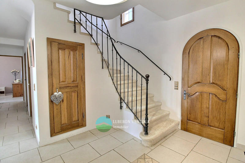 Maison - 221 m² - 5 pièces