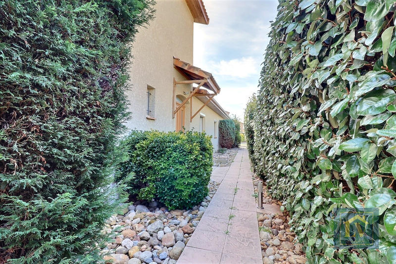 Villa - 181 m² - 6 pièces