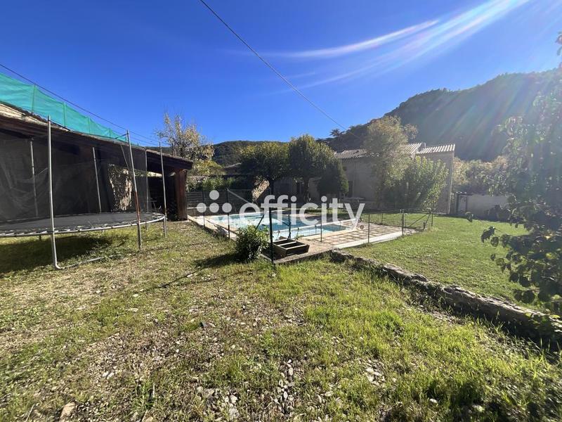 Maison - 305 m² - 13 pièces