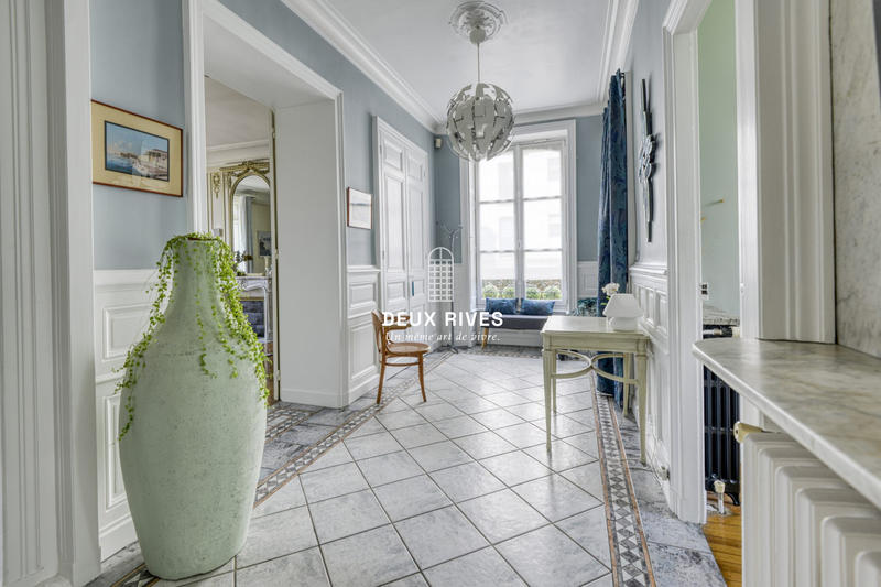 Appartement - 230 m² - 5 pièces