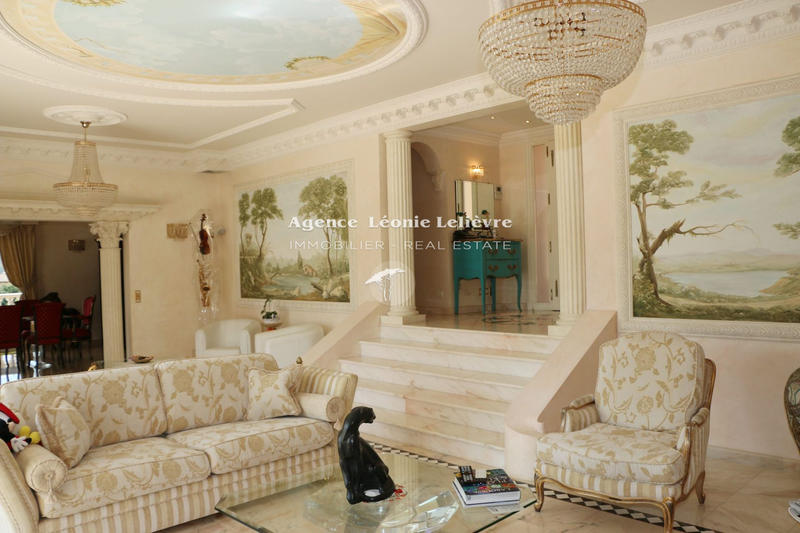 Propriété - 450 m² - 9 pièces