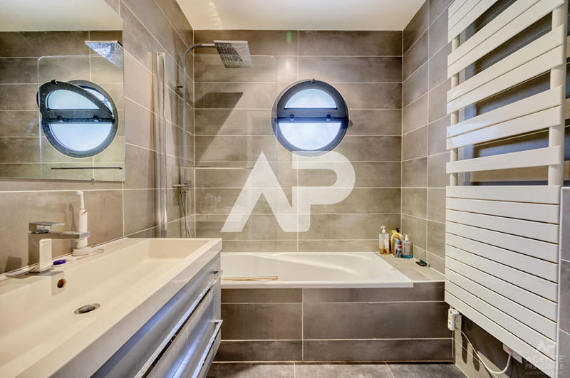 Maison - 278 m² - 11 pièces