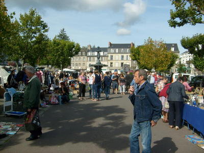 Brocante - vide-greniers de la place bonnyaud