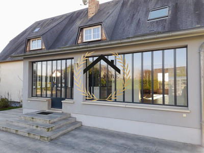 Maison - 243 m² - 8 pièces