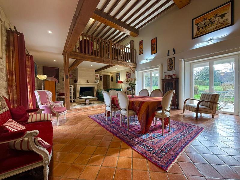 Maison - 220 m² - 8 pièces