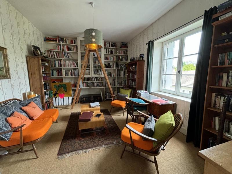 Propriété - 295 m² - 10 pièces